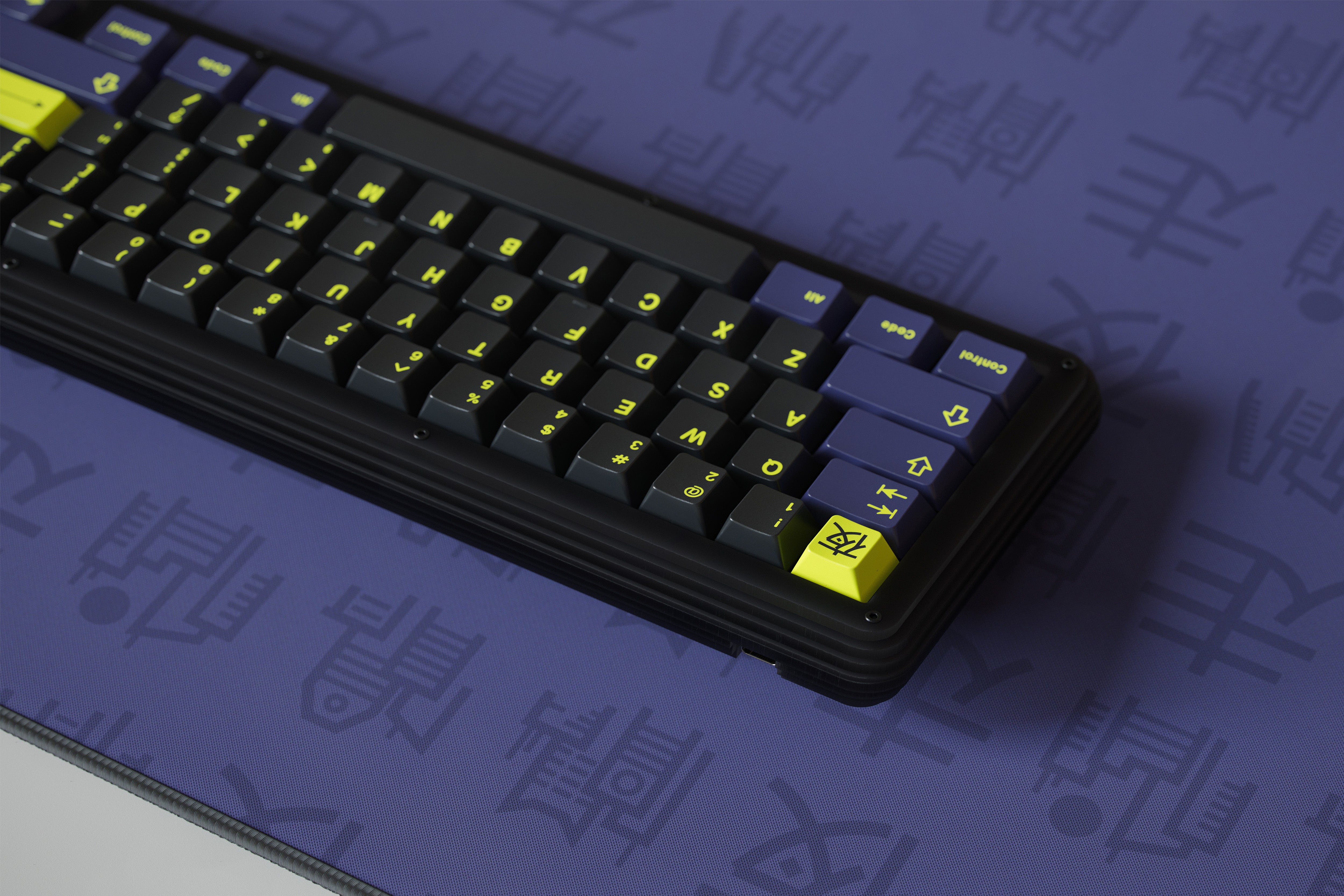 GMK Night Runner R2